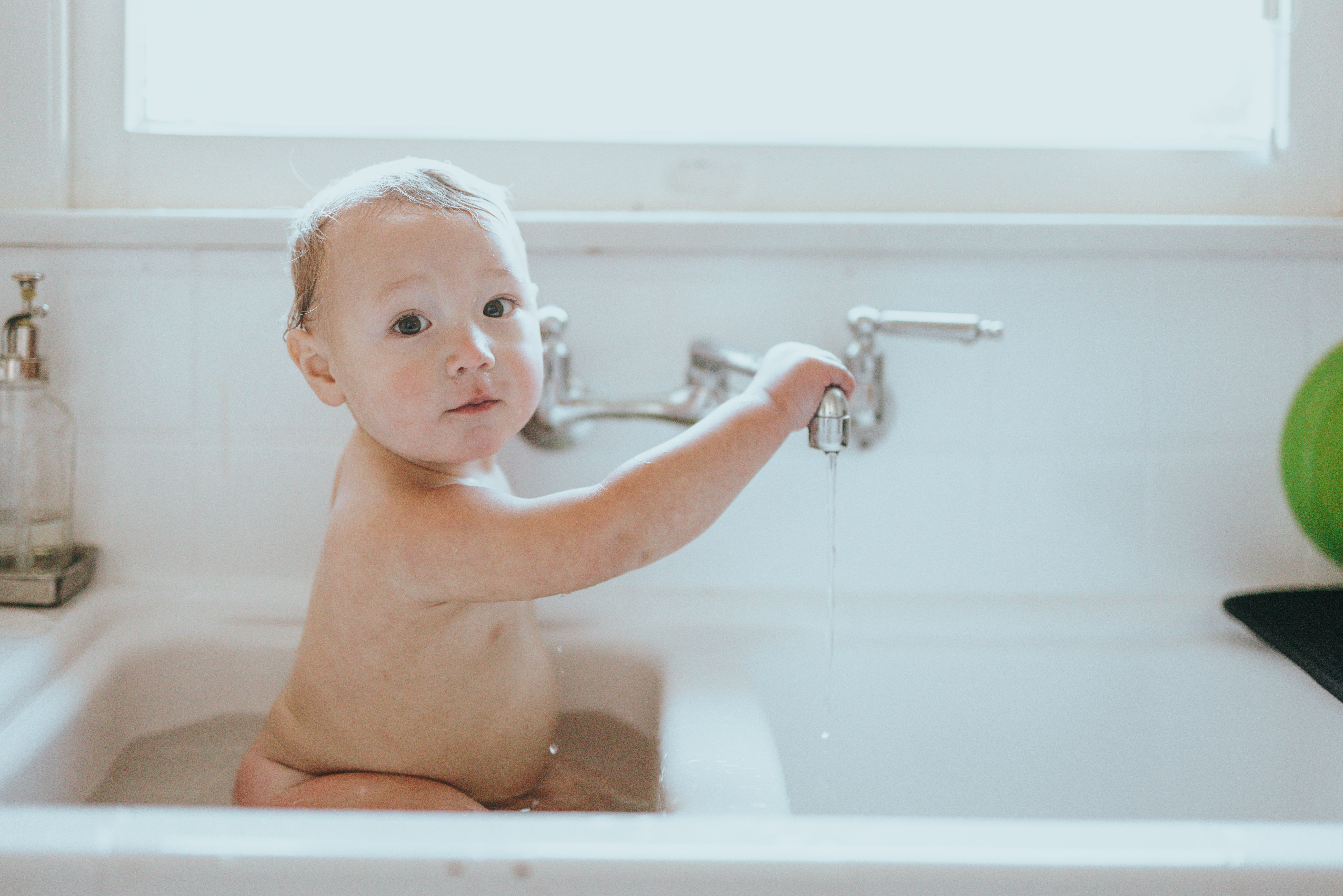 "An Essential for Blissful Bath Time: The Versatile Baby Bathtub"